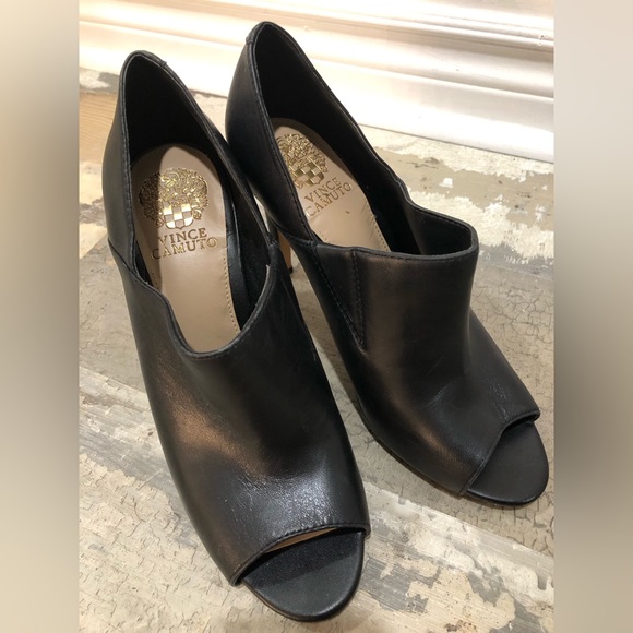 Vince Camuto size 9 heels - Picture 2 of 3